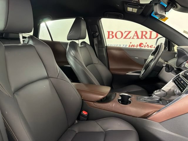 Used 2024 Toyota Venza XLE AWD/4WD image 16