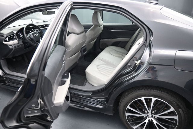 Used 2020 Toyota Camry SE FWD image 24