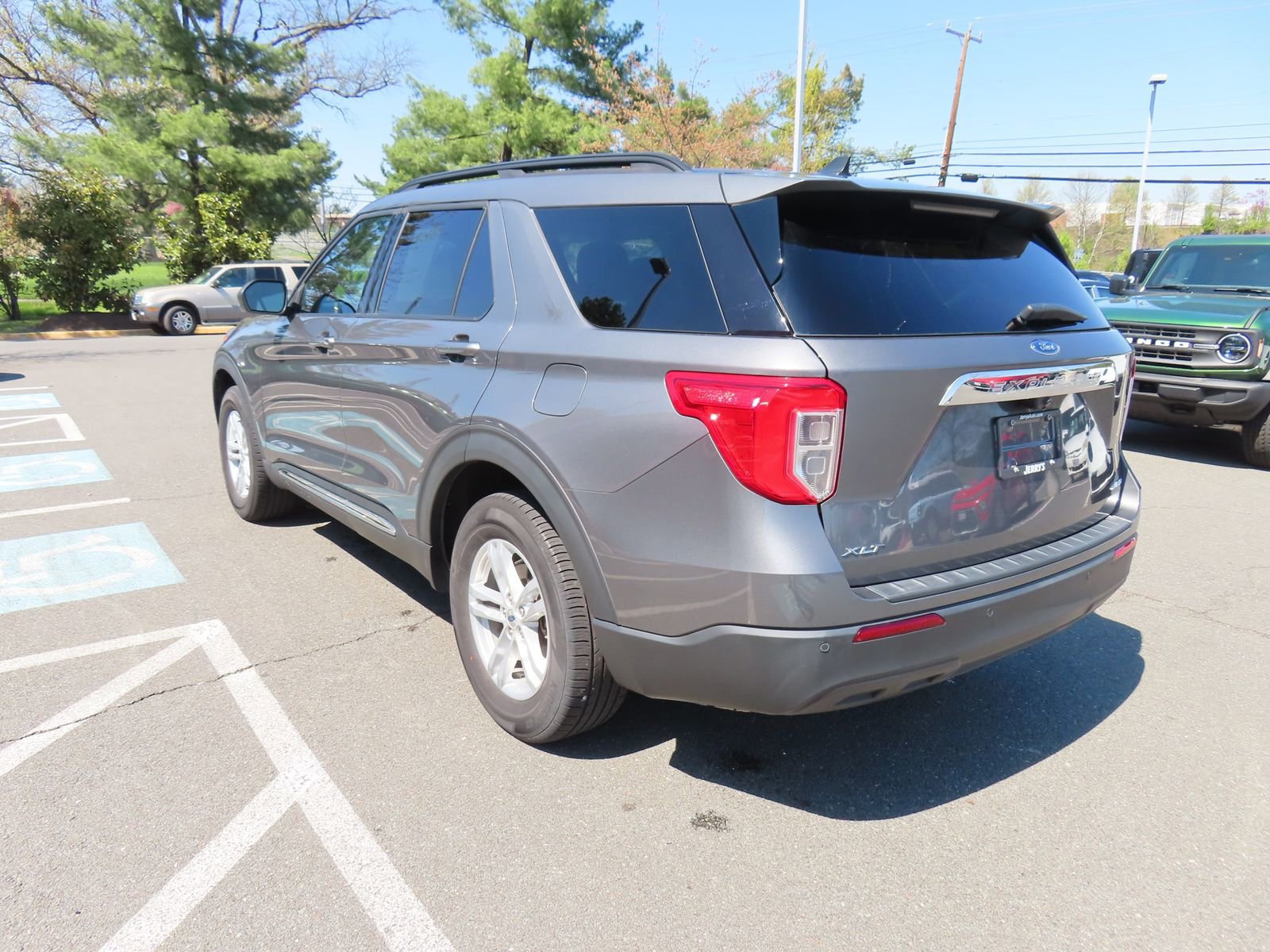 Certified 2022 Ford Explorer XLT AWD/4WD image 4