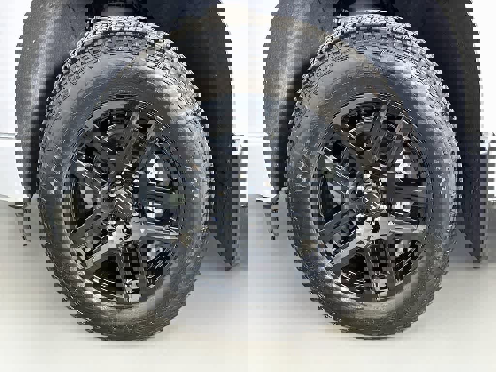 Used 2024 Chevrolet Silverado 1500 RST w/ Z71 Off-Road Package image 11