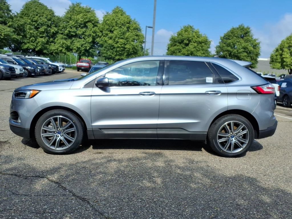 Certified 2022 Ford Edge Titanium w/ Equipment Group 301A AWD/4WD image 2