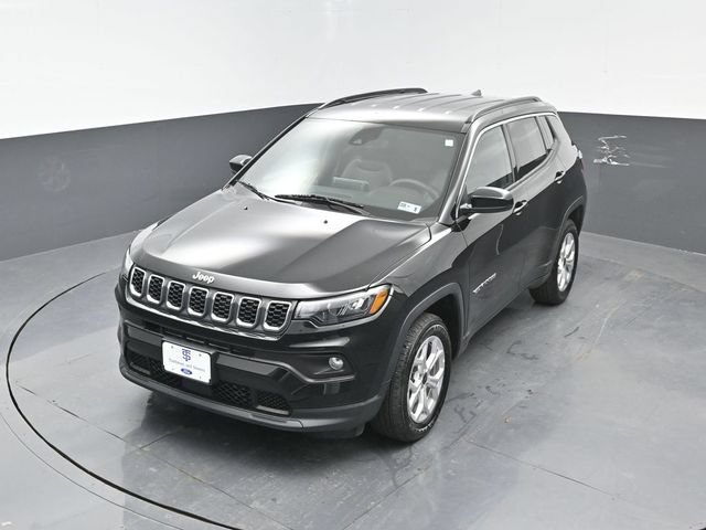 Used 2025 Jeep Compass Latitude AWD/4WD image 18
