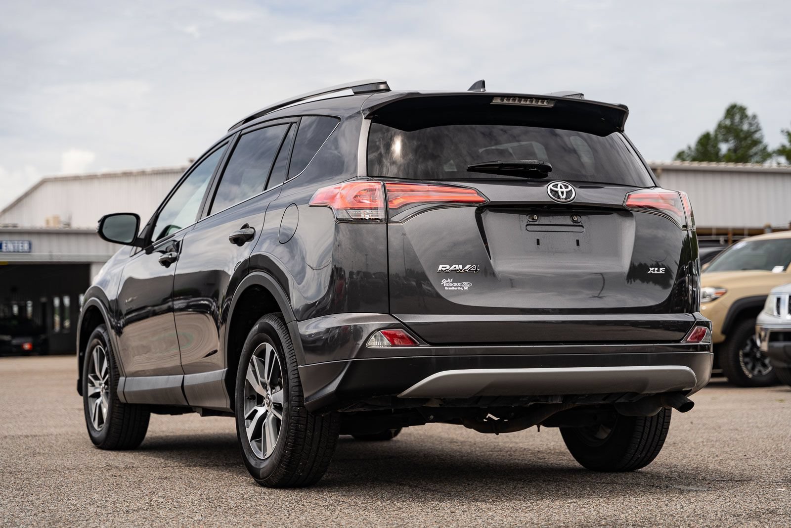 Used 2018 Toyota RAV4 XLE w/ Plus Extra Value Package FWD image 5