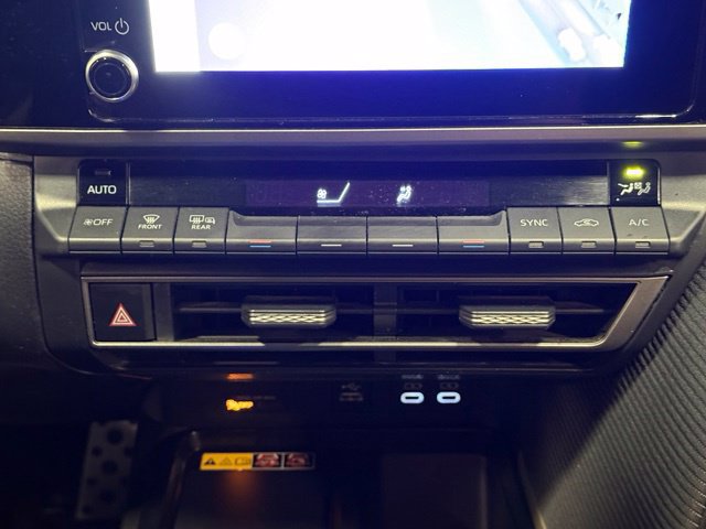 Used 2025 Toyota Camry SE FWD image 29