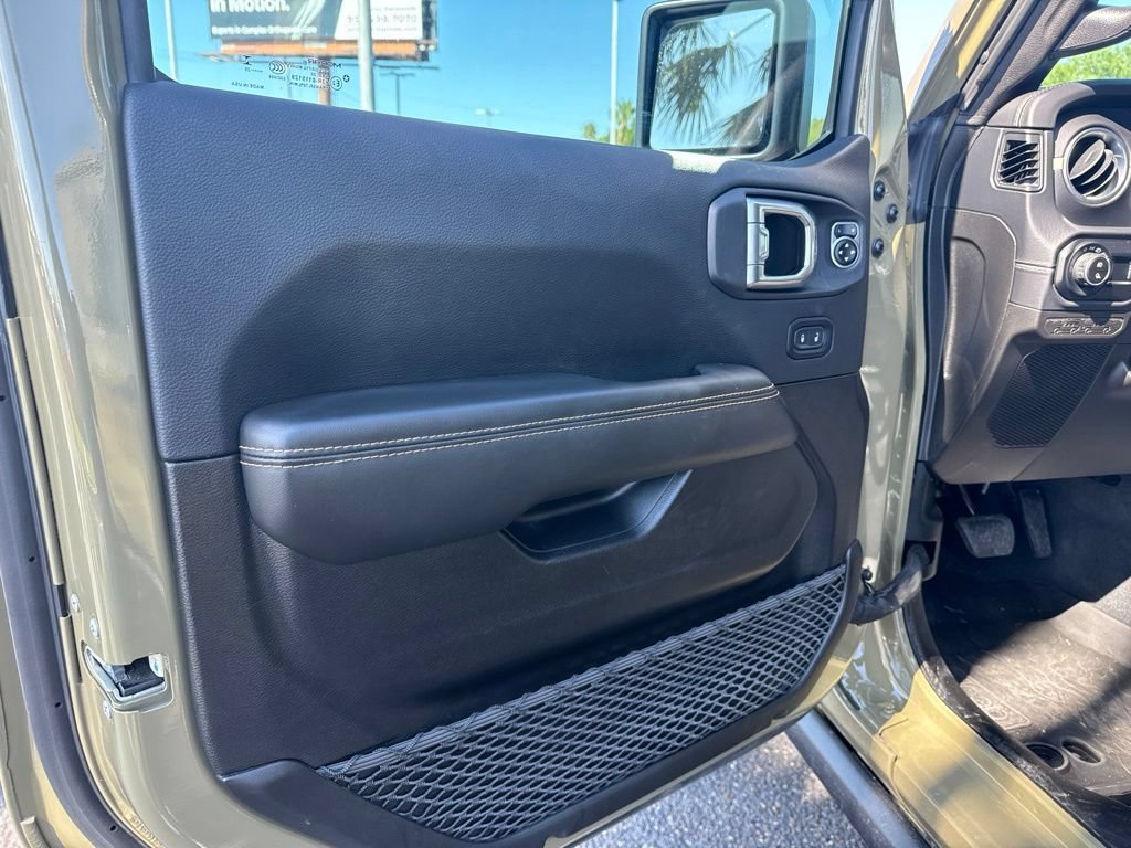 Used 2025 Jeep Gladiator Sport AWD/4WD image 15