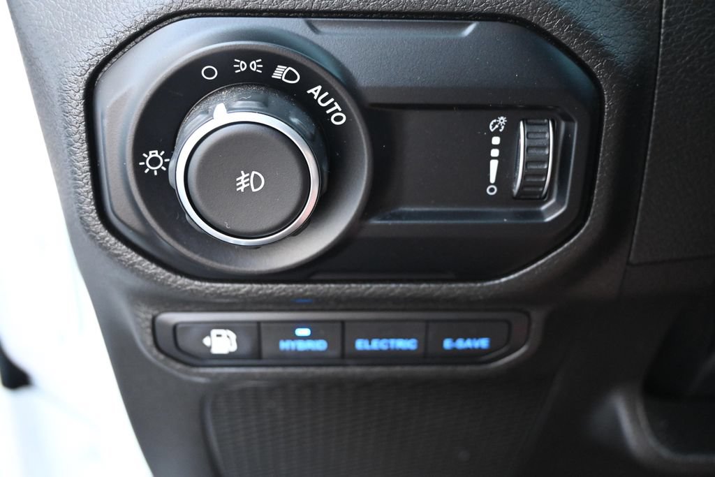 Used 2023 Jeep Wrangler Unlimited Sahara w/ Cold Weather Group AWD/4WD image 33
