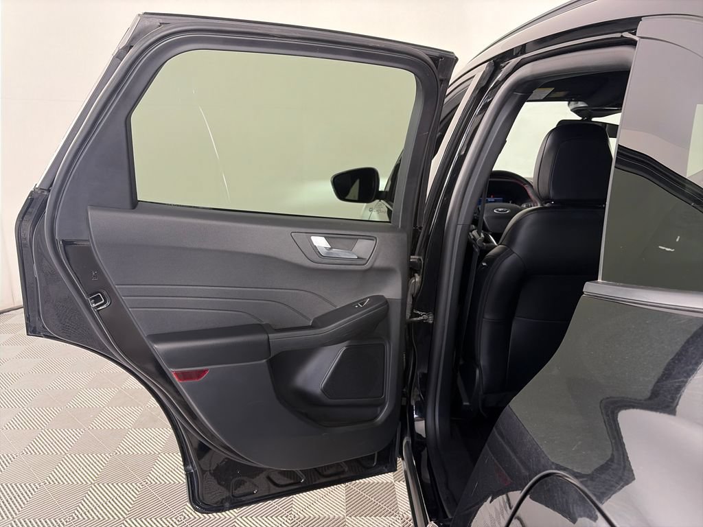 Certified 2025 Ford Escape ST-Line Select AWD/4WD image 12