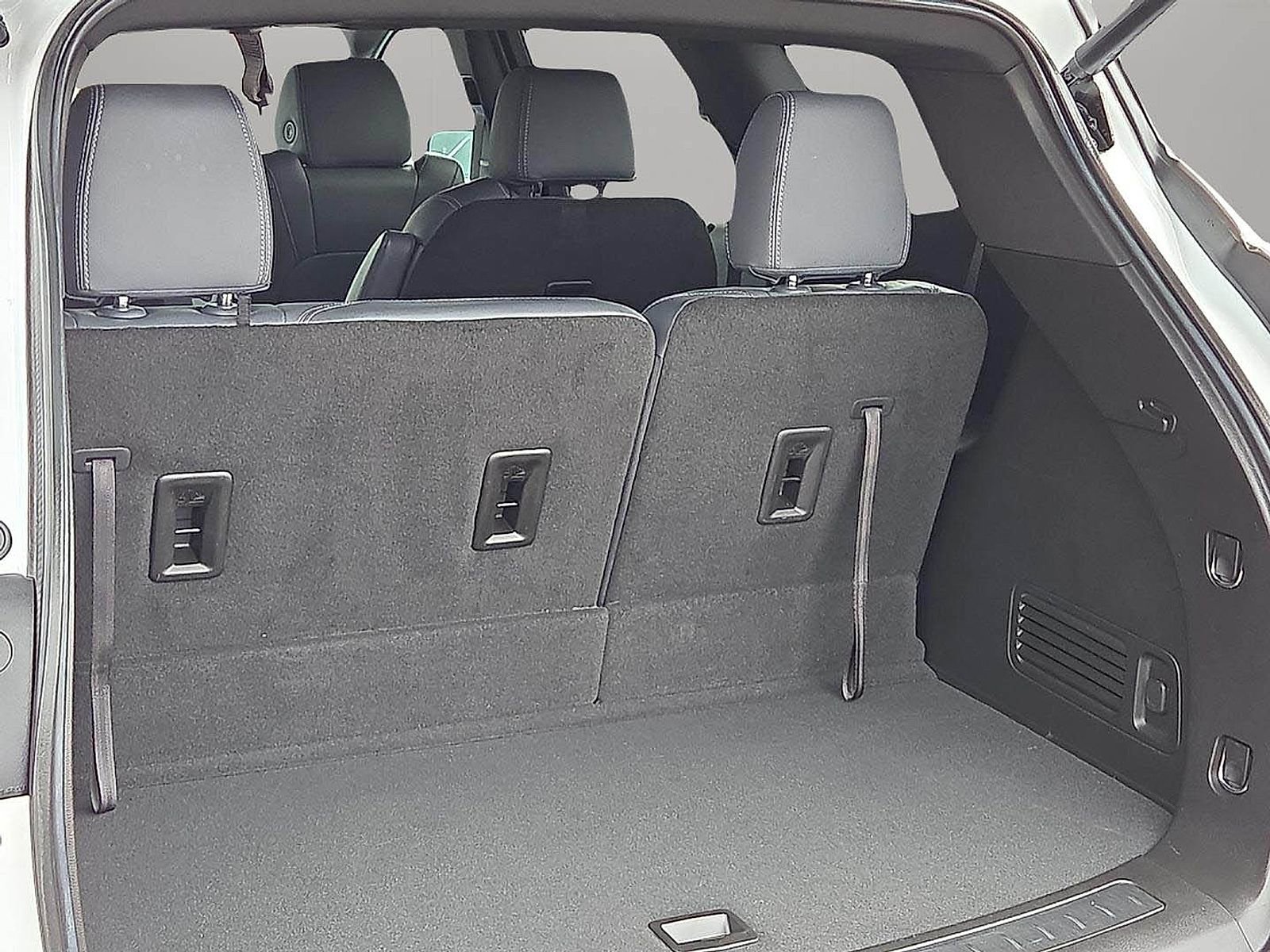 Used 2024 Buick Enclave Essence image 8