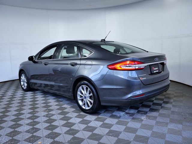 Certified 2017 Ford Fusion SE w/ Fusion SE Technology Package FWD image 4