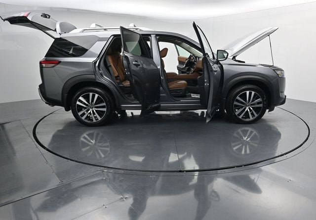 Used 2025 Nissan Pathfinder Platinum w/ Cargo Package AWD/4WD image 43