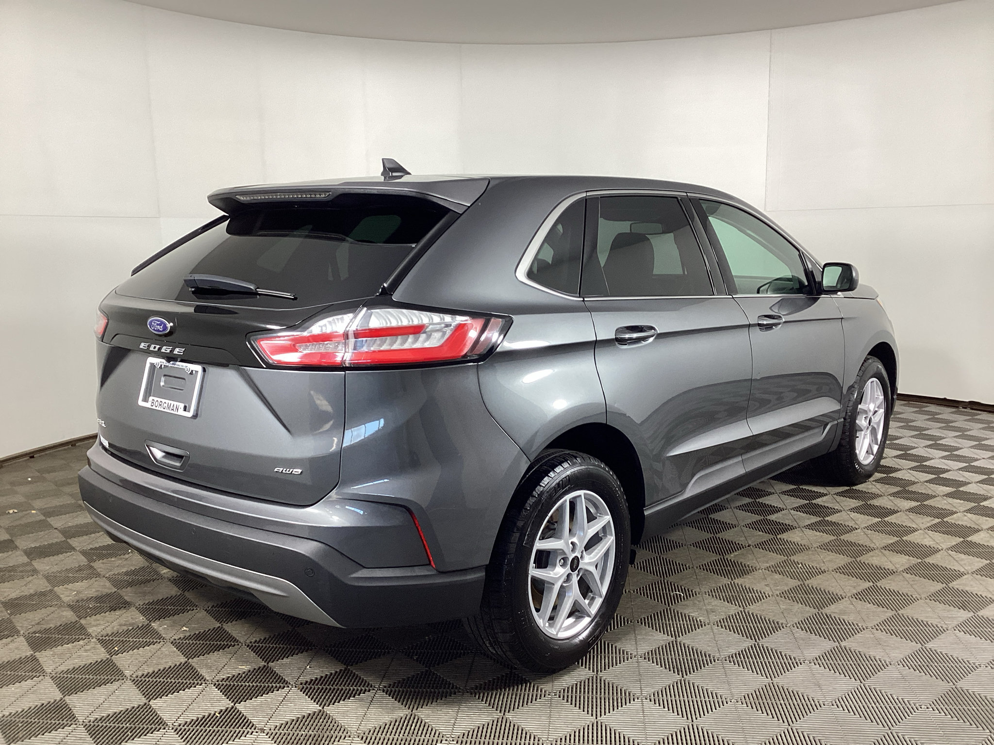 Certified 2024 Ford Edge SEL w/ Convenience Package AWD/4WD image 2