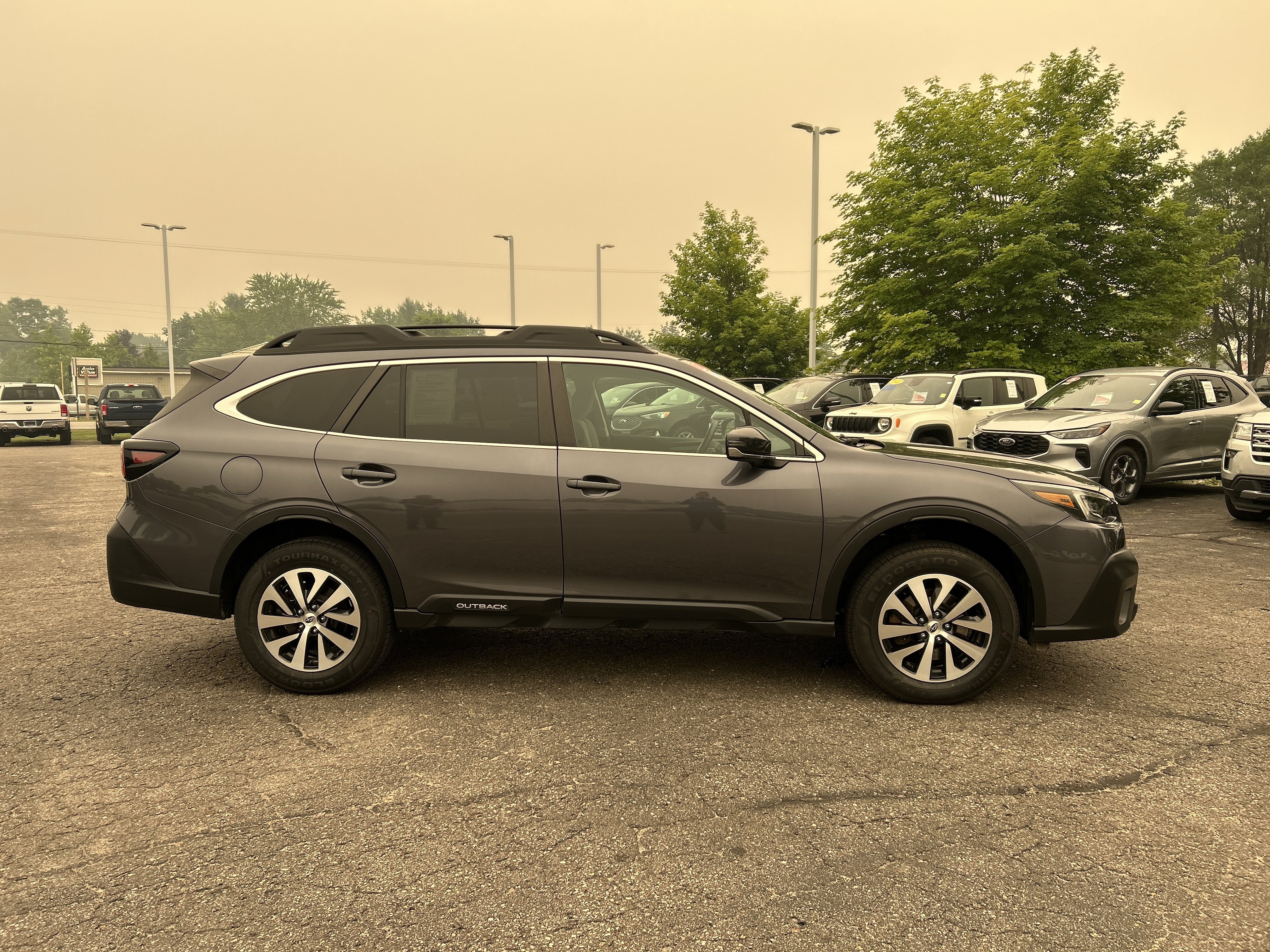 Used 2022 Subaru Outback Premium AWD/4WD image 2