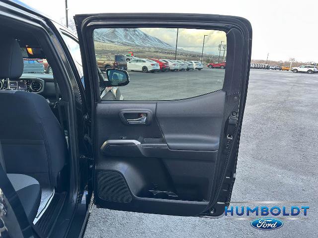 Used 2020 Toyota Tacoma TRD Off-Road w/ Technology Package image 29