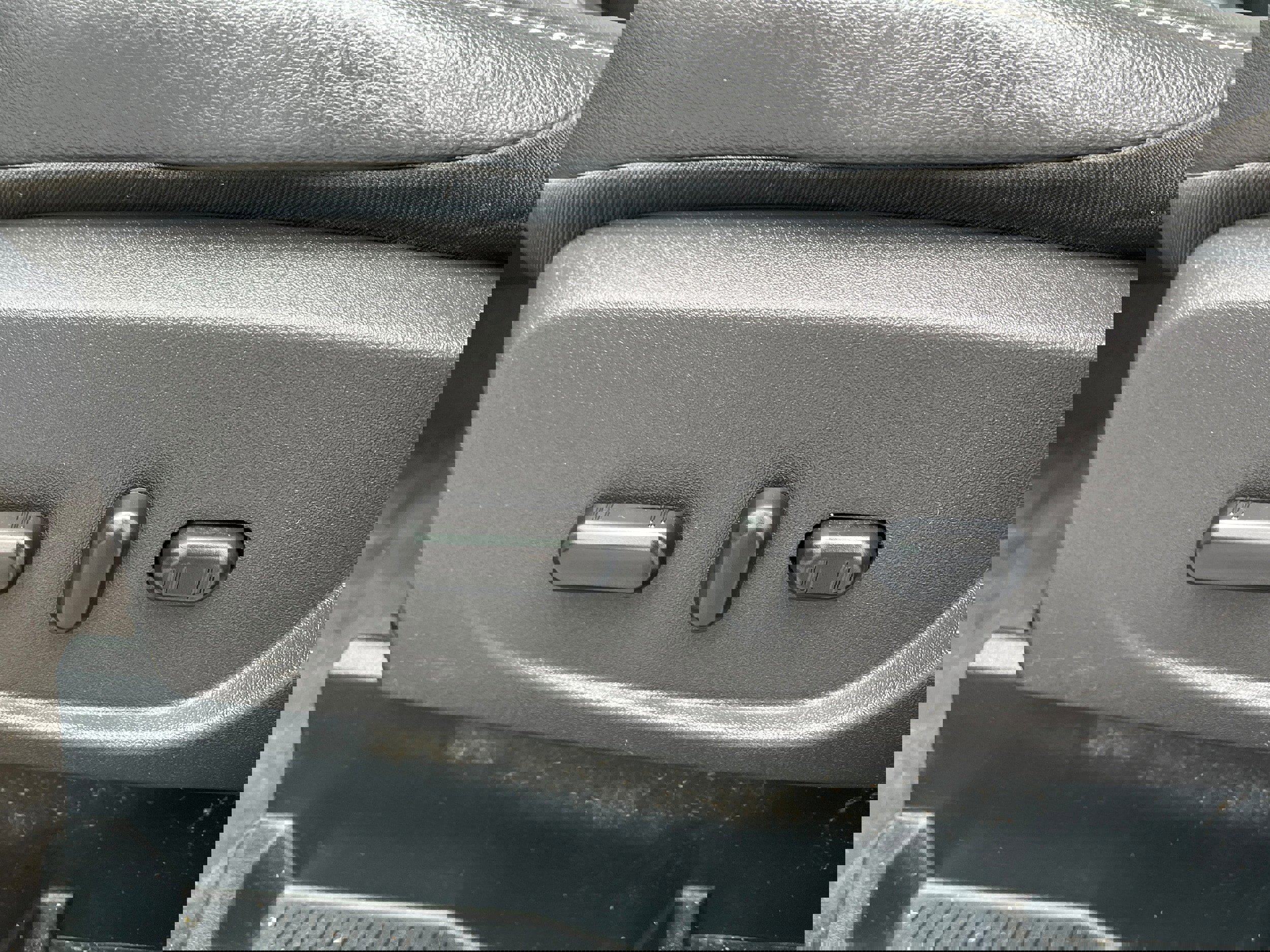 Certified 2018 Ford Escape SE w/ Ford Safe & Smart Package image 11