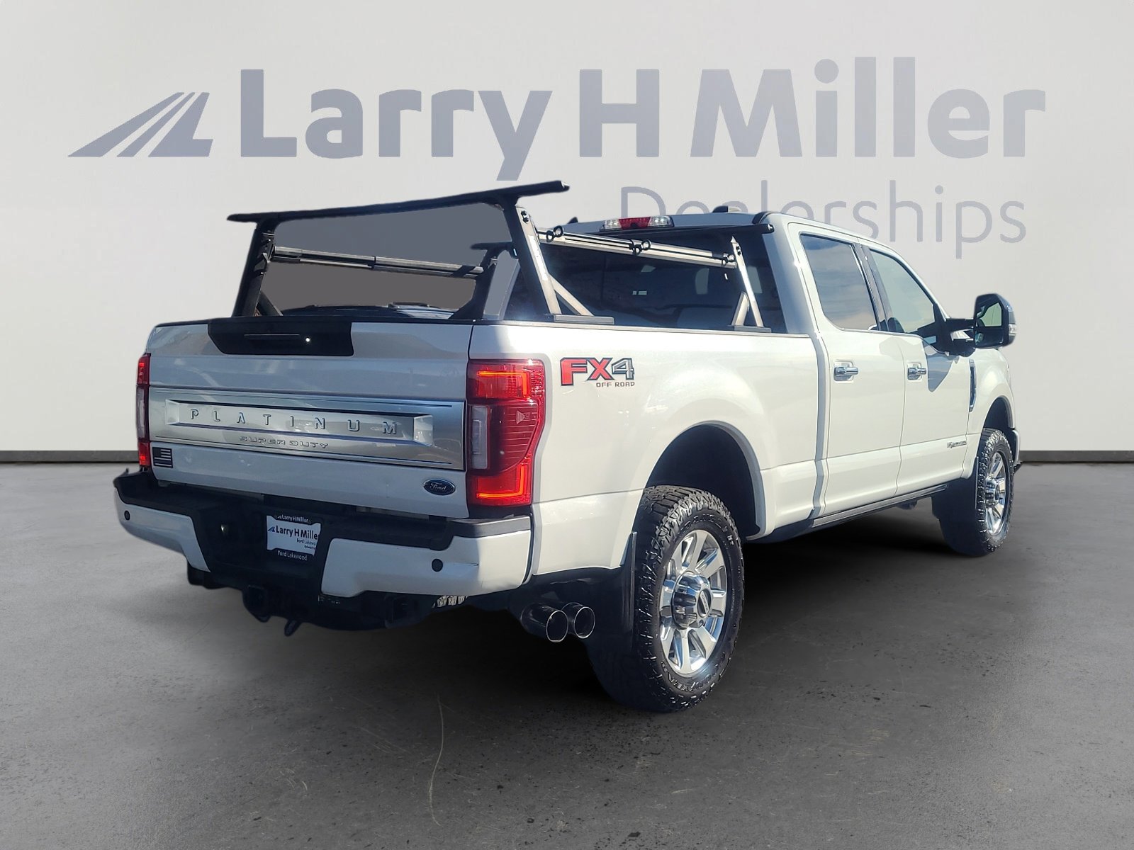 Certified 2022 Ford F350 Platinum w/ FX4 Off-Road Package image 5