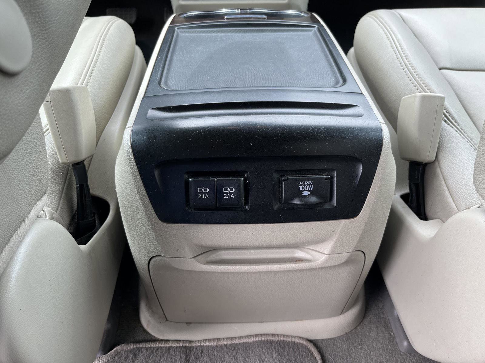 Used 2020 Toyota Sienna XLE w/ XLE Navigation Package image 14