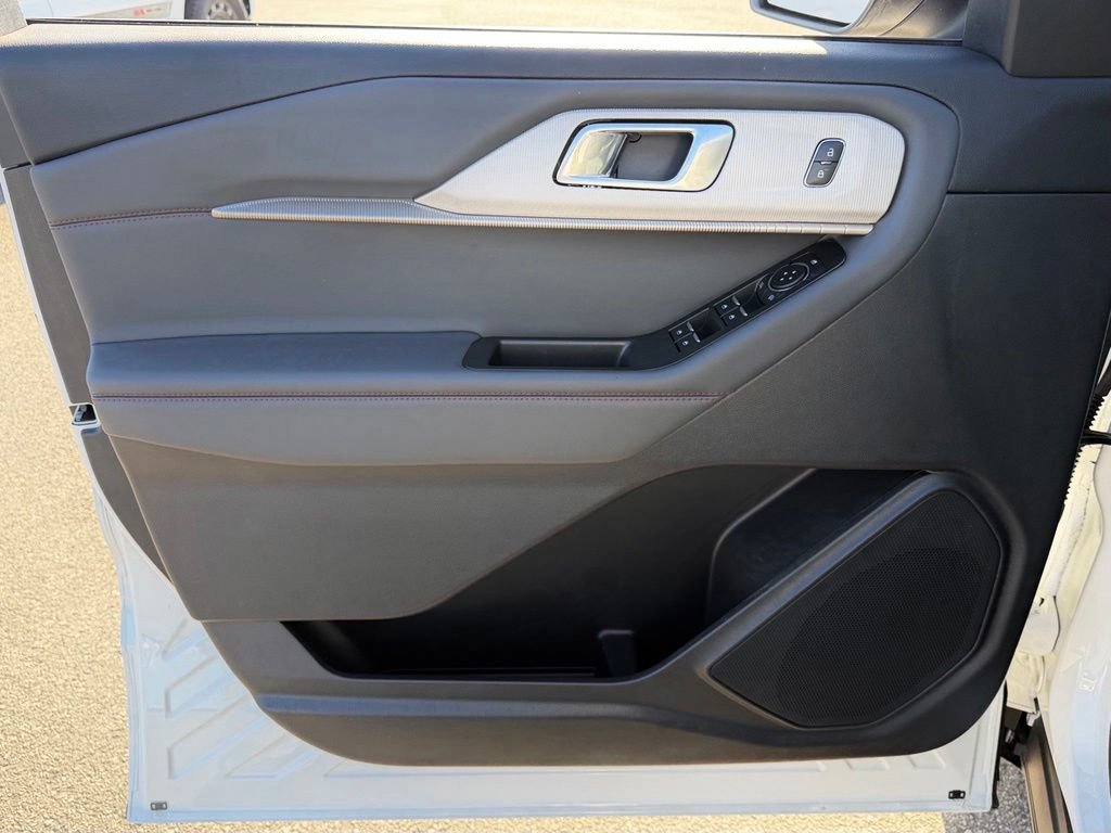 Certified 2025 Ford Explorer Active RWD image 14