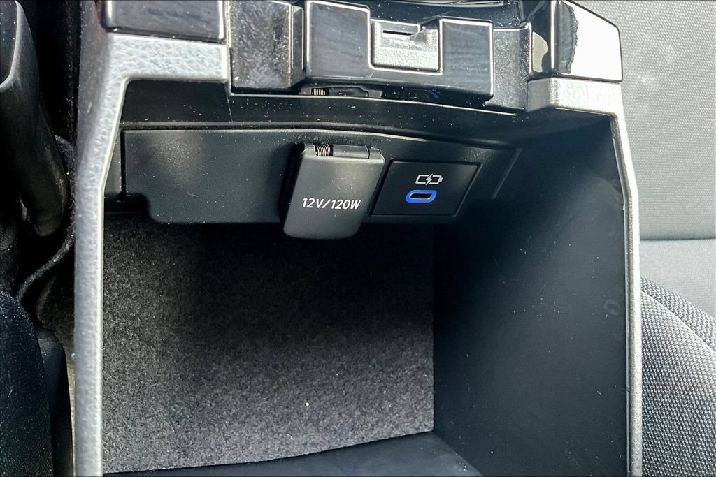 Used 2022 Toyota Corolla LE FWD image 17