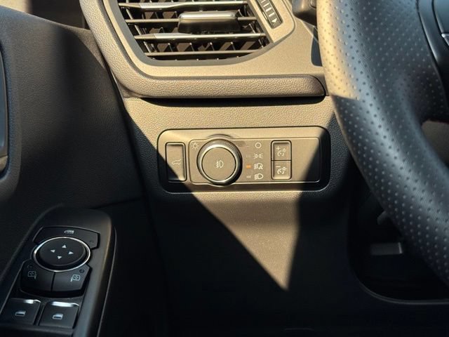 Certified 2025 Ford Escape ST-Line Select AWD/4WD image 32