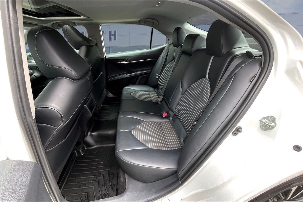 Used 2020 Toyota Camry SE FWD image 22