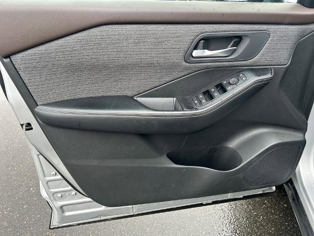 Used 2023 Nissan Rogue SV image 17