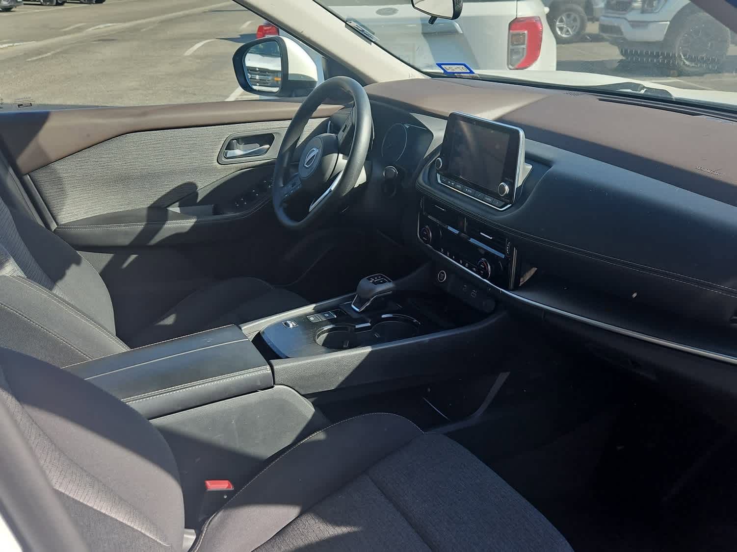 Used 2022 Nissan Rogue SV FWD image 12