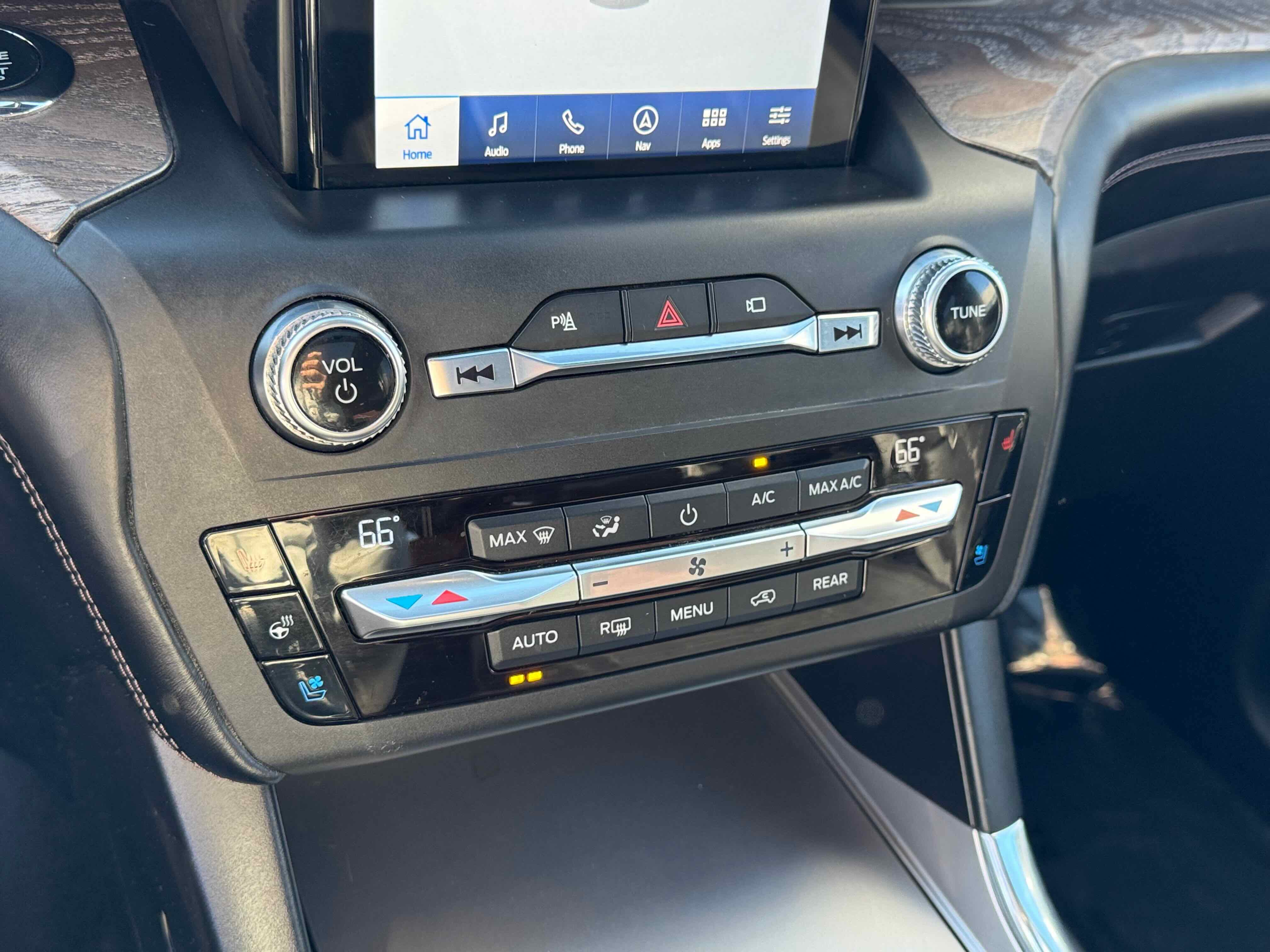 Certified 2020 Ford Explorer Platinum w/ Premium Technology Package image 23