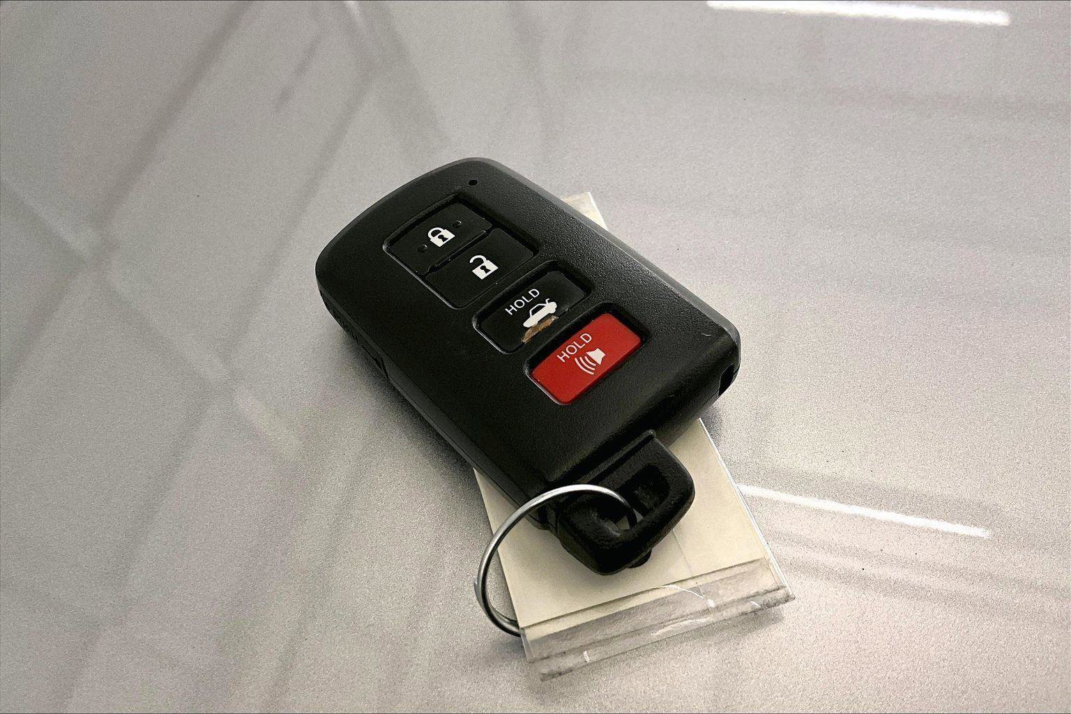 Used 2017 Toyota Avalon Limited w/ All Weather Liner Package image 9