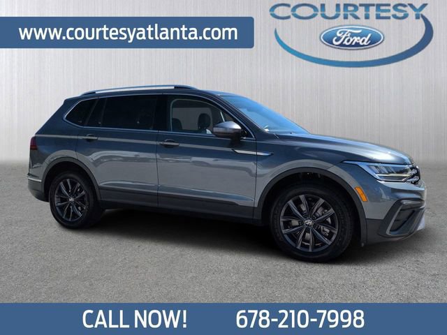 Used 2023 Volkswagen Tiguan SE w/ Panoramic Sunroof Package image 6