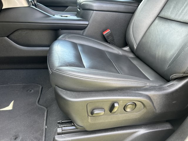Used 2024 Chevrolet Suburban LT AWD/4WD image 17