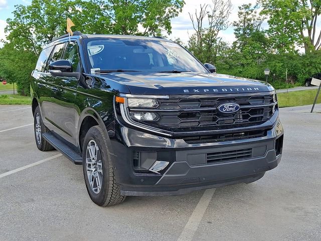 Certified 2025 Ford Expedition Active AWD/4WD image 2