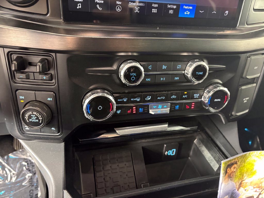 Certified 2024 Ford F250 Lariat w/ Lariat Ultimate Package AWD/4WD image 20
