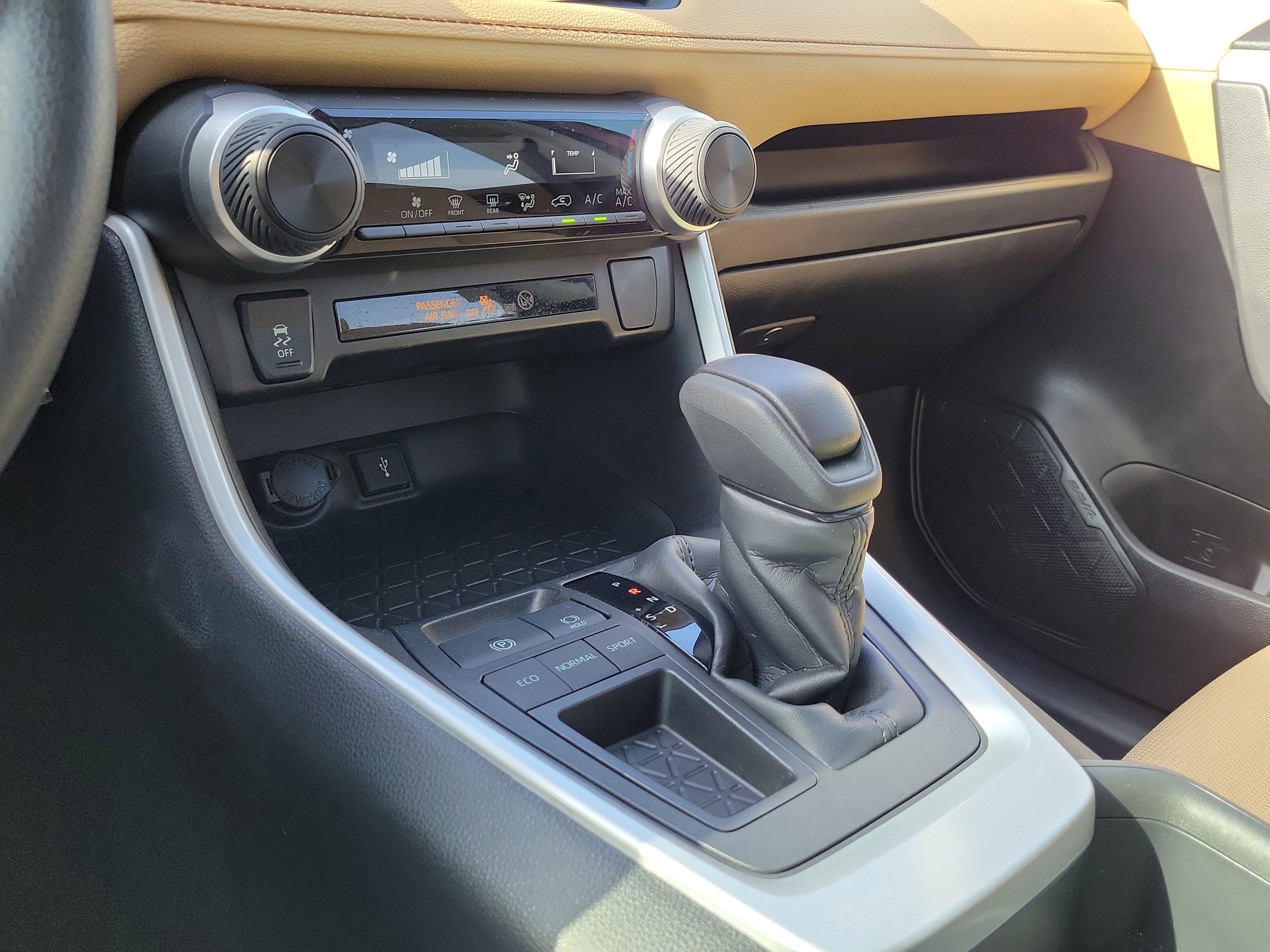 Used 2022 Toyota RAV4 LE FWD image 25