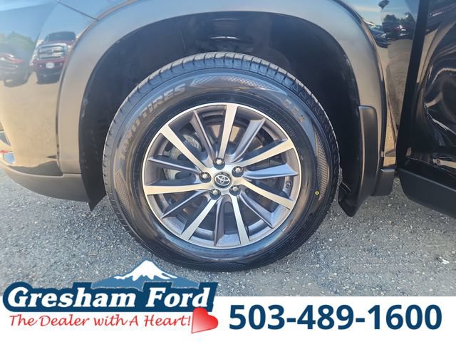 Used 2019 Toyota Highlander XLE AWD/4WD image 34