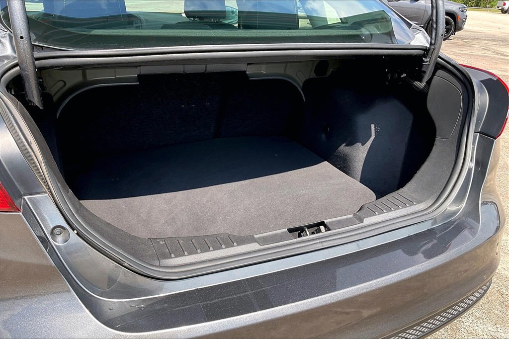 Certified 2018 Ford Focus SE w/ SE Appearance Package image 35