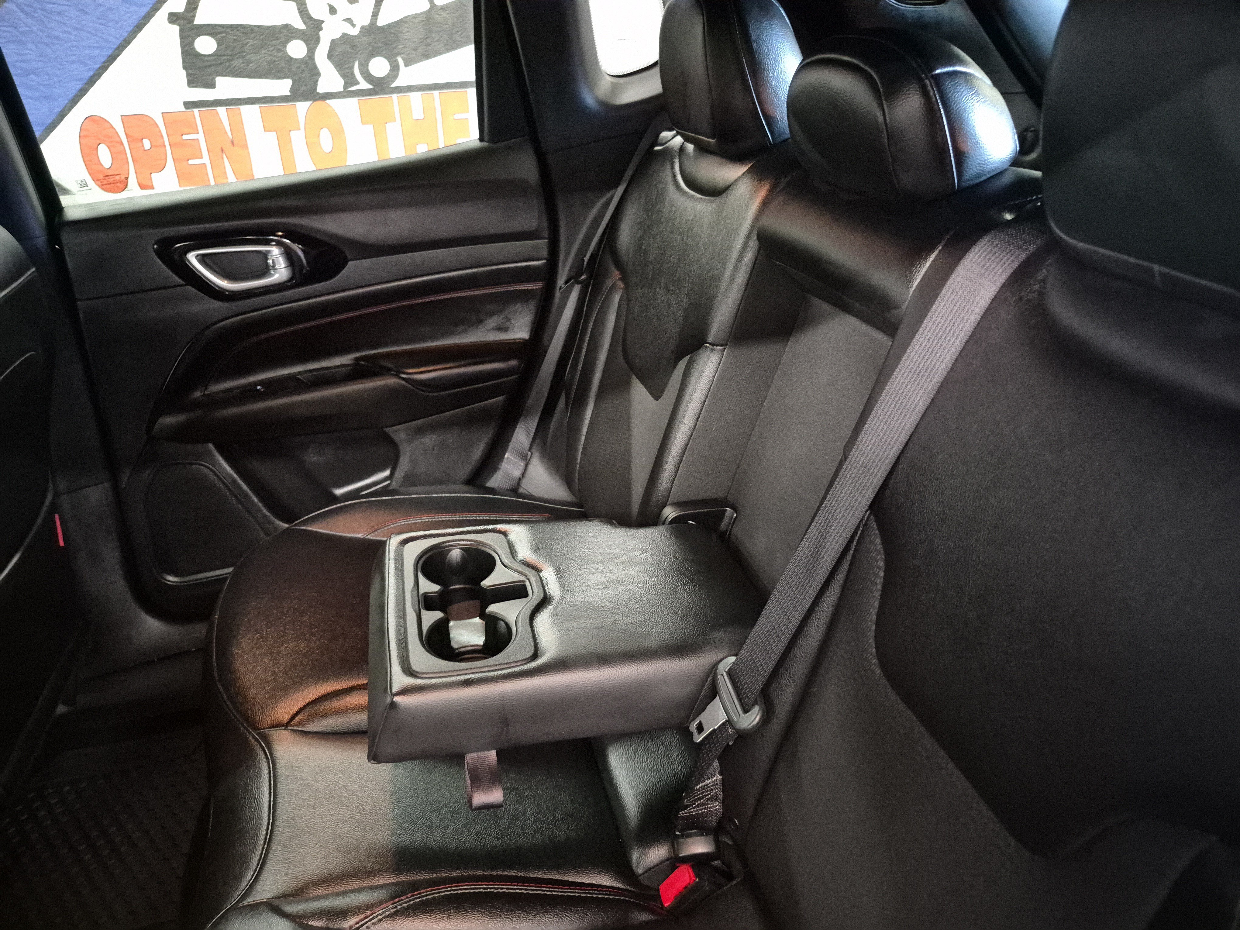 Used 2025 Jeep Compass Trailhawk AWD/4WD image 15