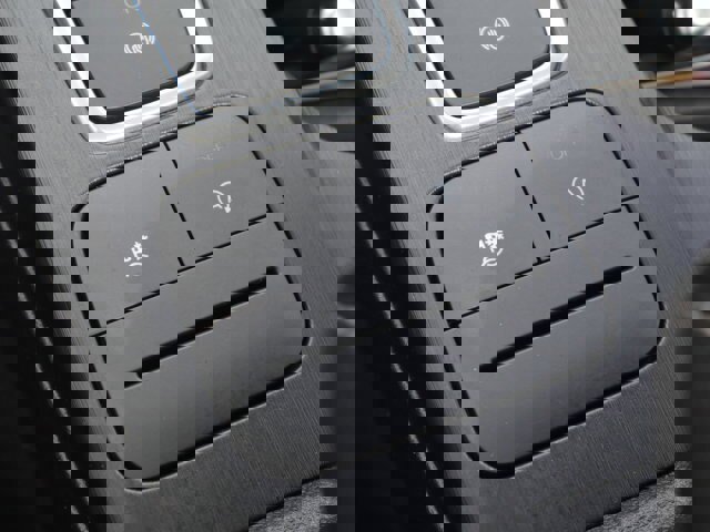 Certified 2022 Ford Escape SE w/ SE Sport Appearance Package image 16