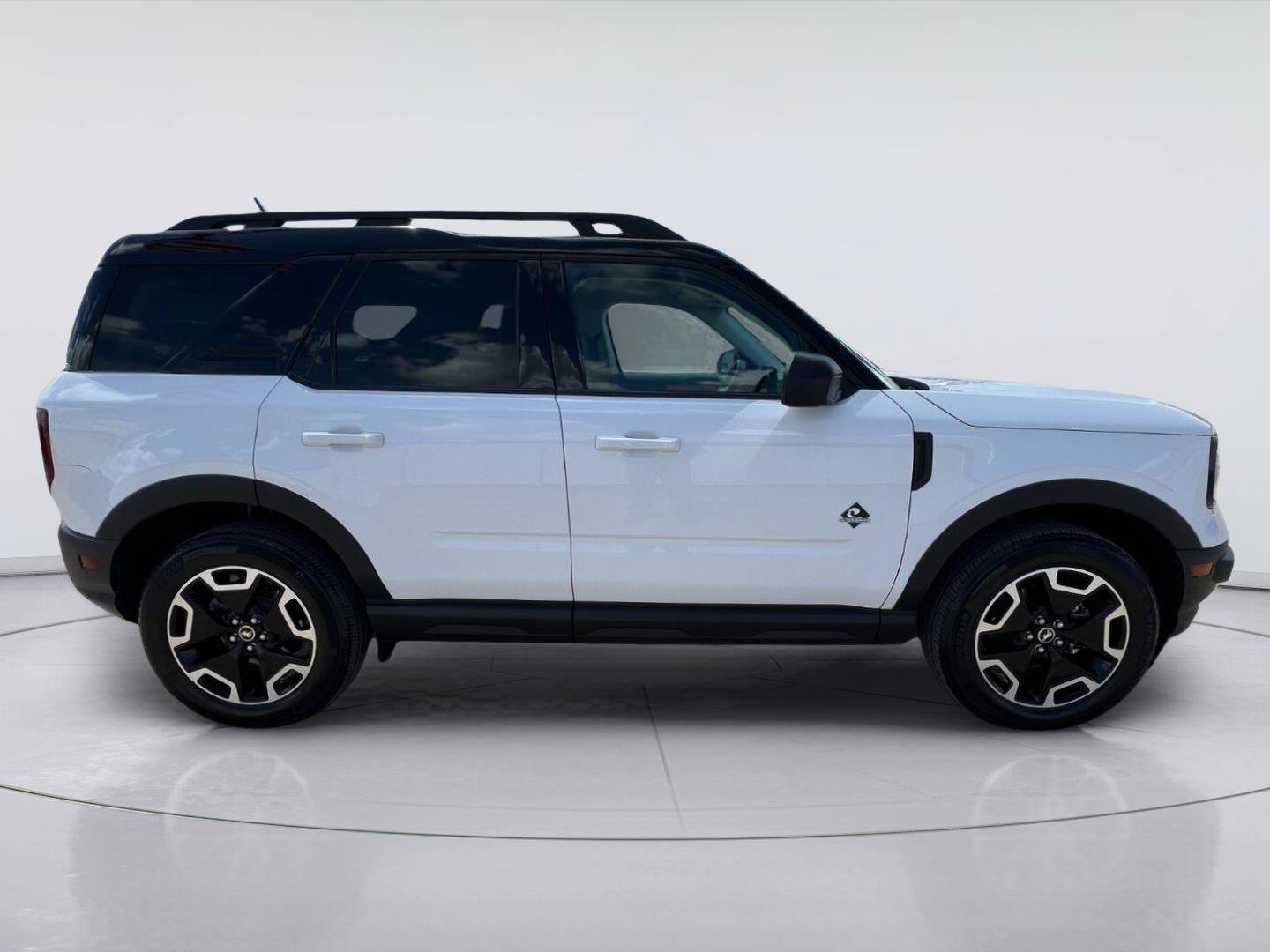 Certified 2023 Ford Bronco Sport Outer Banks w/ Tech Package AWD/4WD image 2