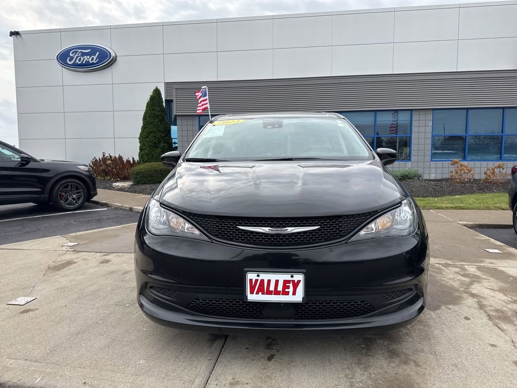 Used 2023 Chrysler Voyager LX image 8