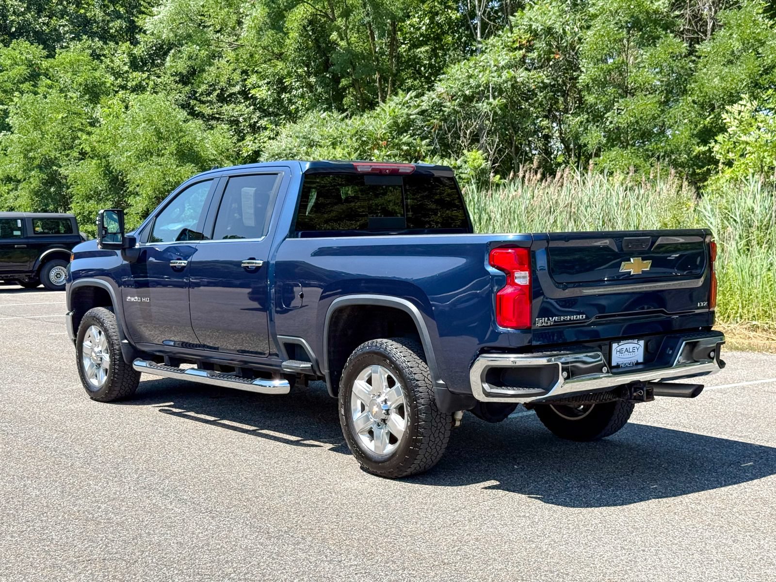 Used 2022 Chevrolet Silverado 2500 LTZ w/ LTZ Premium Package AWD/4WD image 5
