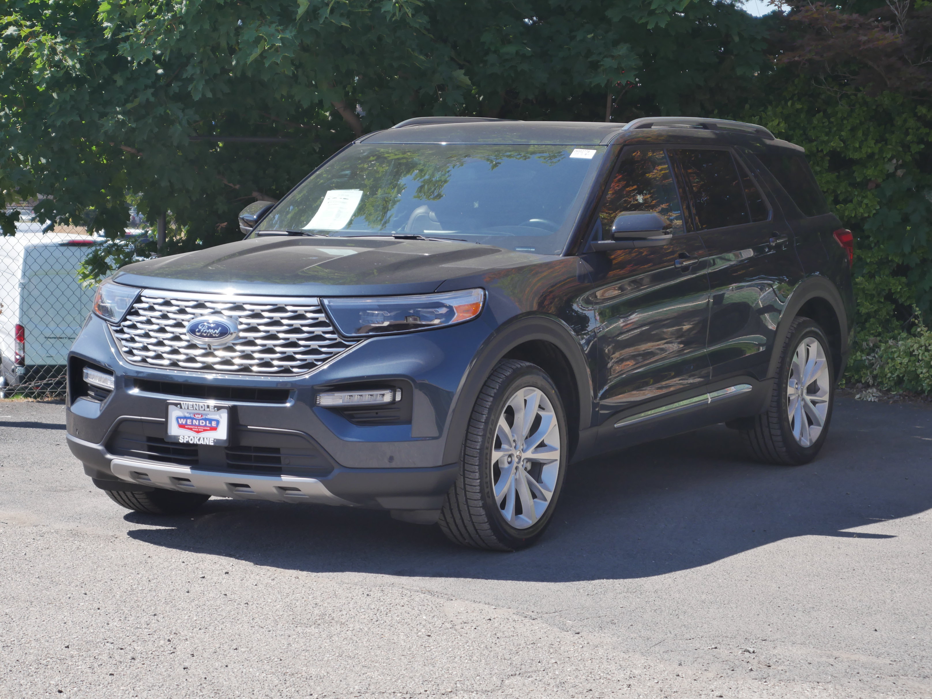 Certified 2024 Ford Explorer Platinum AWD/4WD image 2