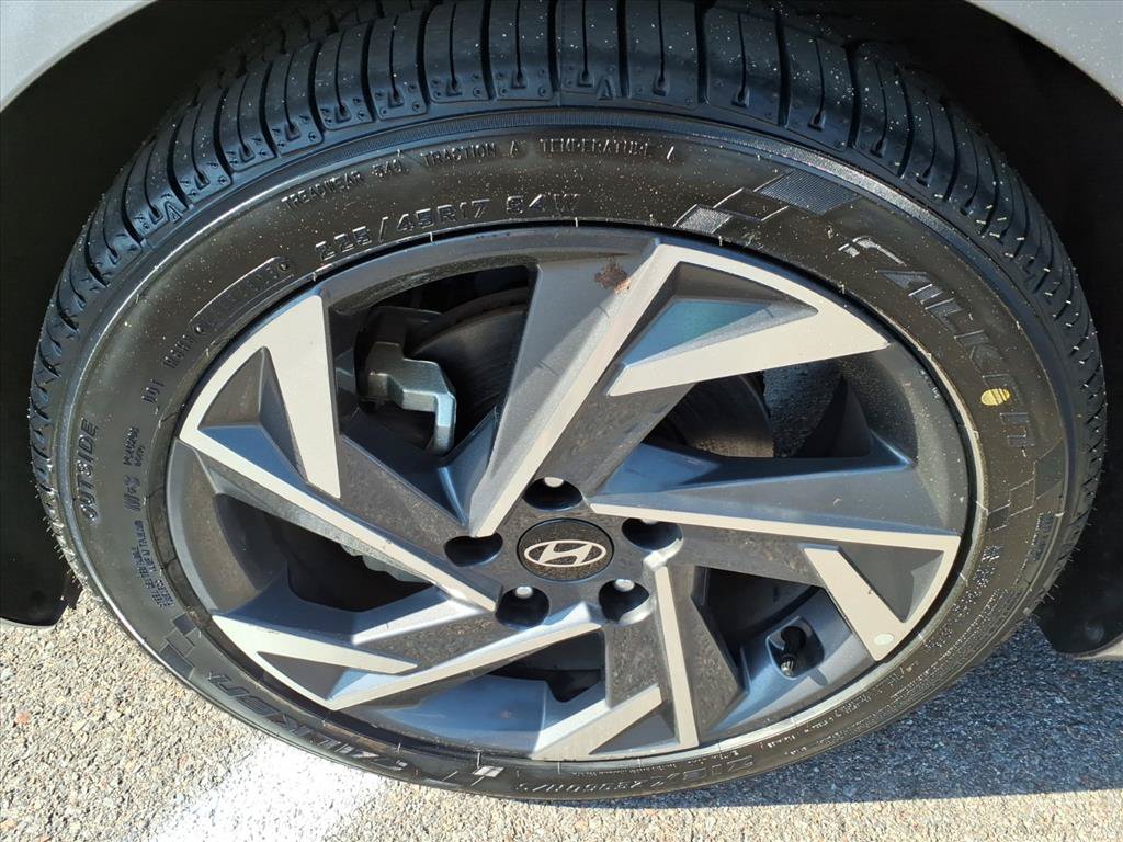 Used 2025 Hyundai Elantra Limited FWD image 4