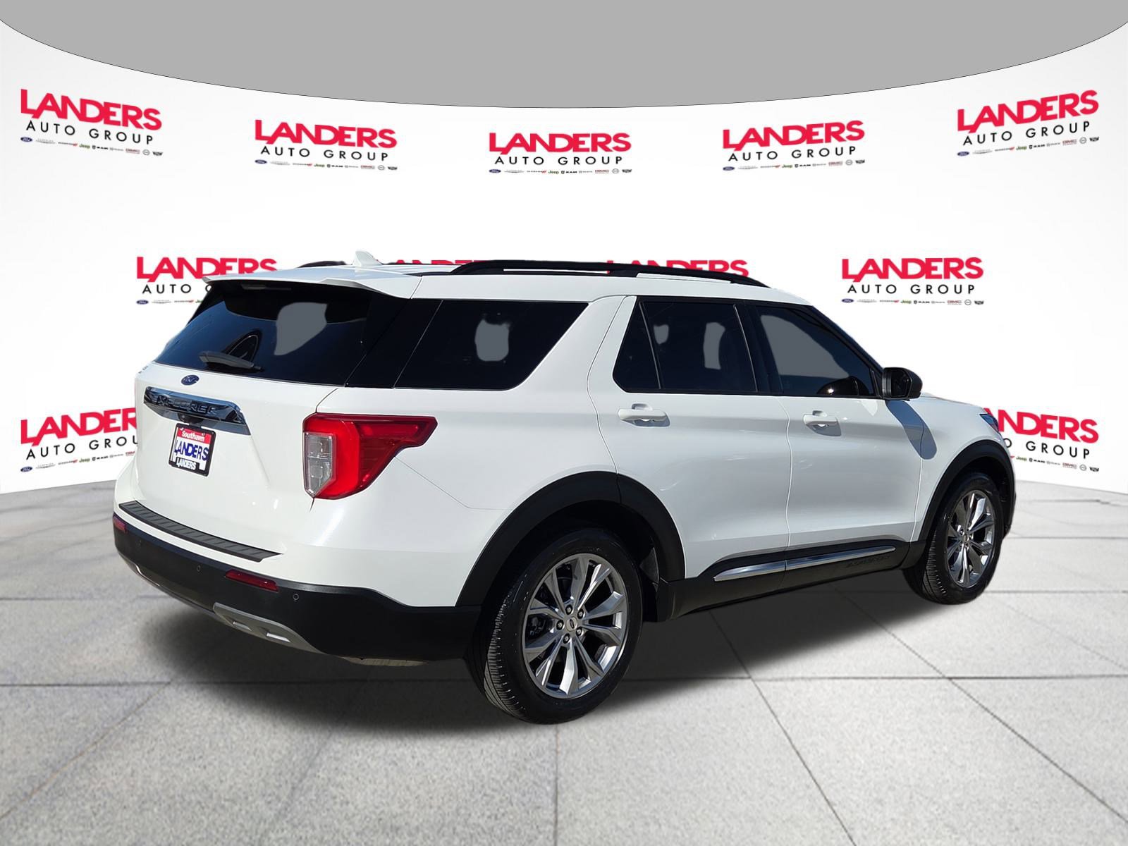 Certified 2022 Ford Explorer XLT w/ Equipment Group 202A image 3