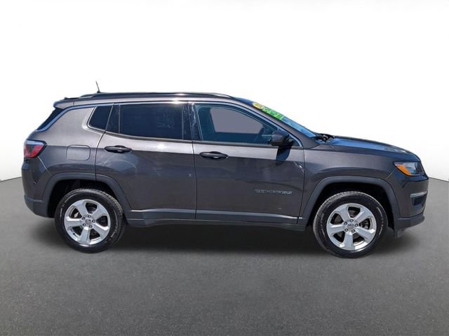 Used 2020 Jeep Compass Latitude w/ Cold Weather Group AWD/4WD image 2