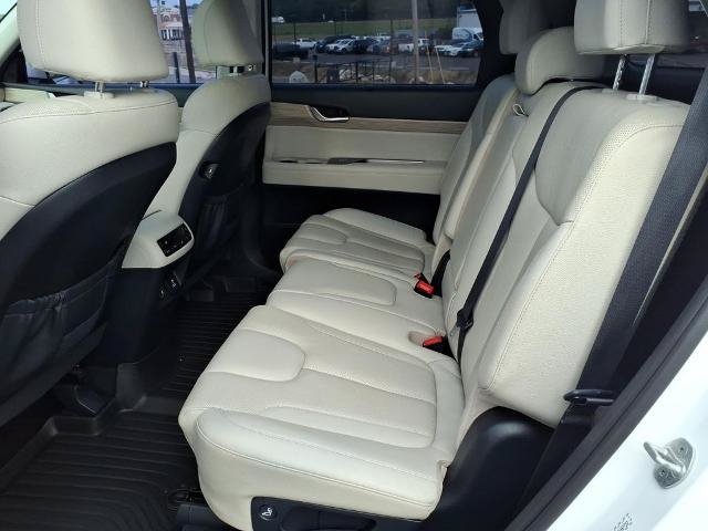 Used 2022 Hyundai Palisade SEL w/ 8P Bench Seat Package AWD/4WD image 11