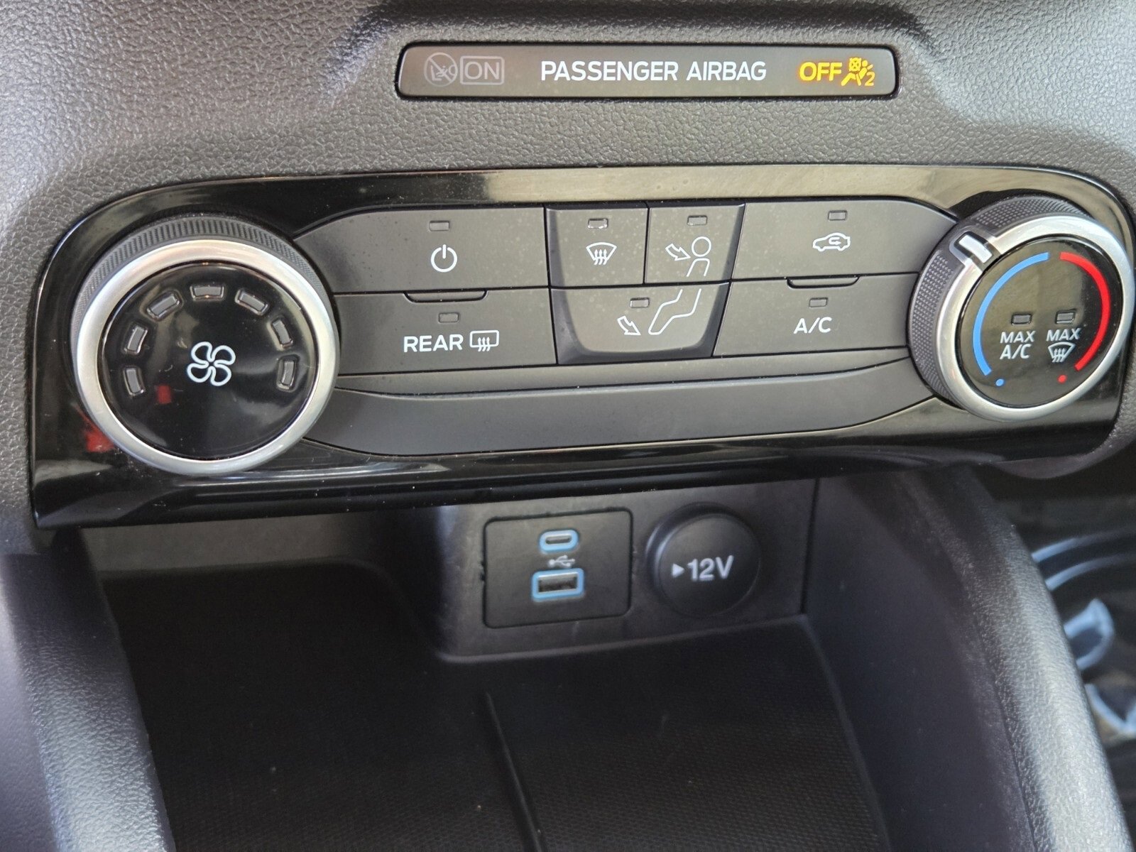 Certified 2022 Ford Escape SE w/ SE Sport Appearance Package image 22