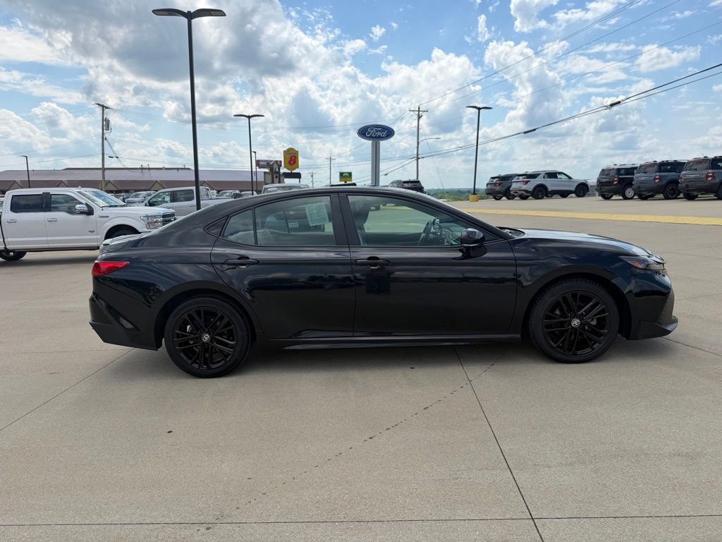 Used 2025 Toyota Camry SE FWD image 4