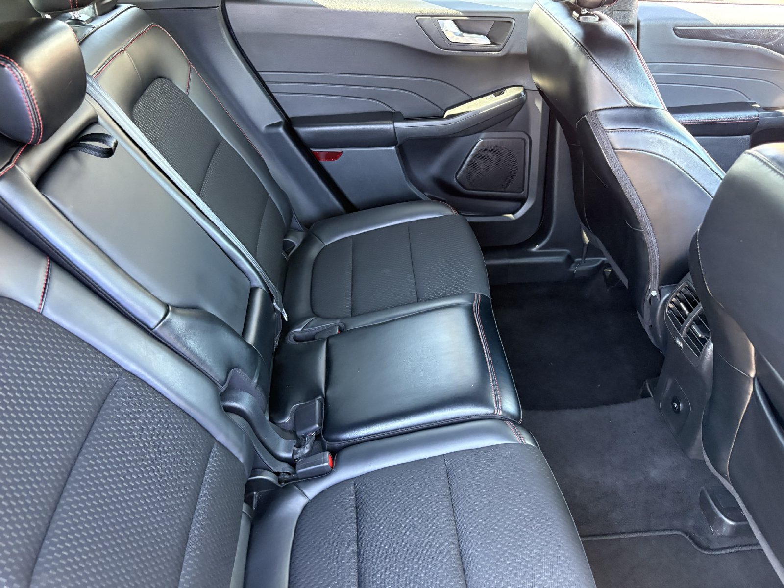 Certified 2025 Ford Escape ST-Line Select AWD/4WD image 16