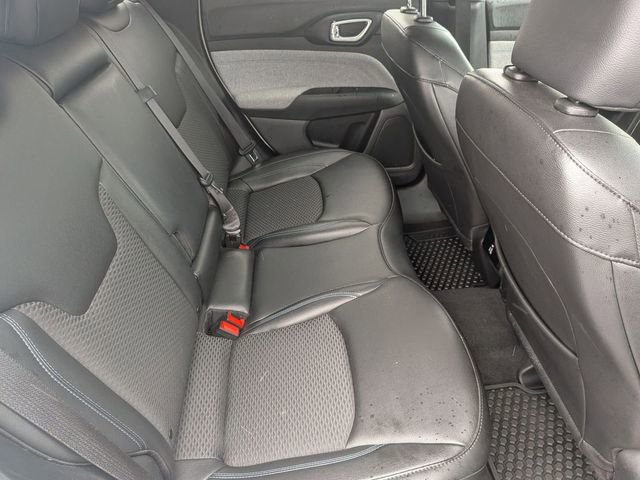 Used 2025 Jeep Compass Latitude w/ Sun & Sound Group AWD/4WD image 30