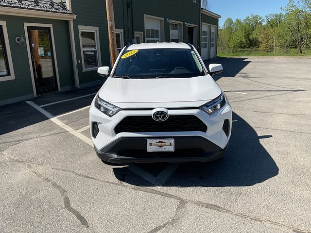 Used 2023 Toyota RAV4 XLE AWD/4WD image 4